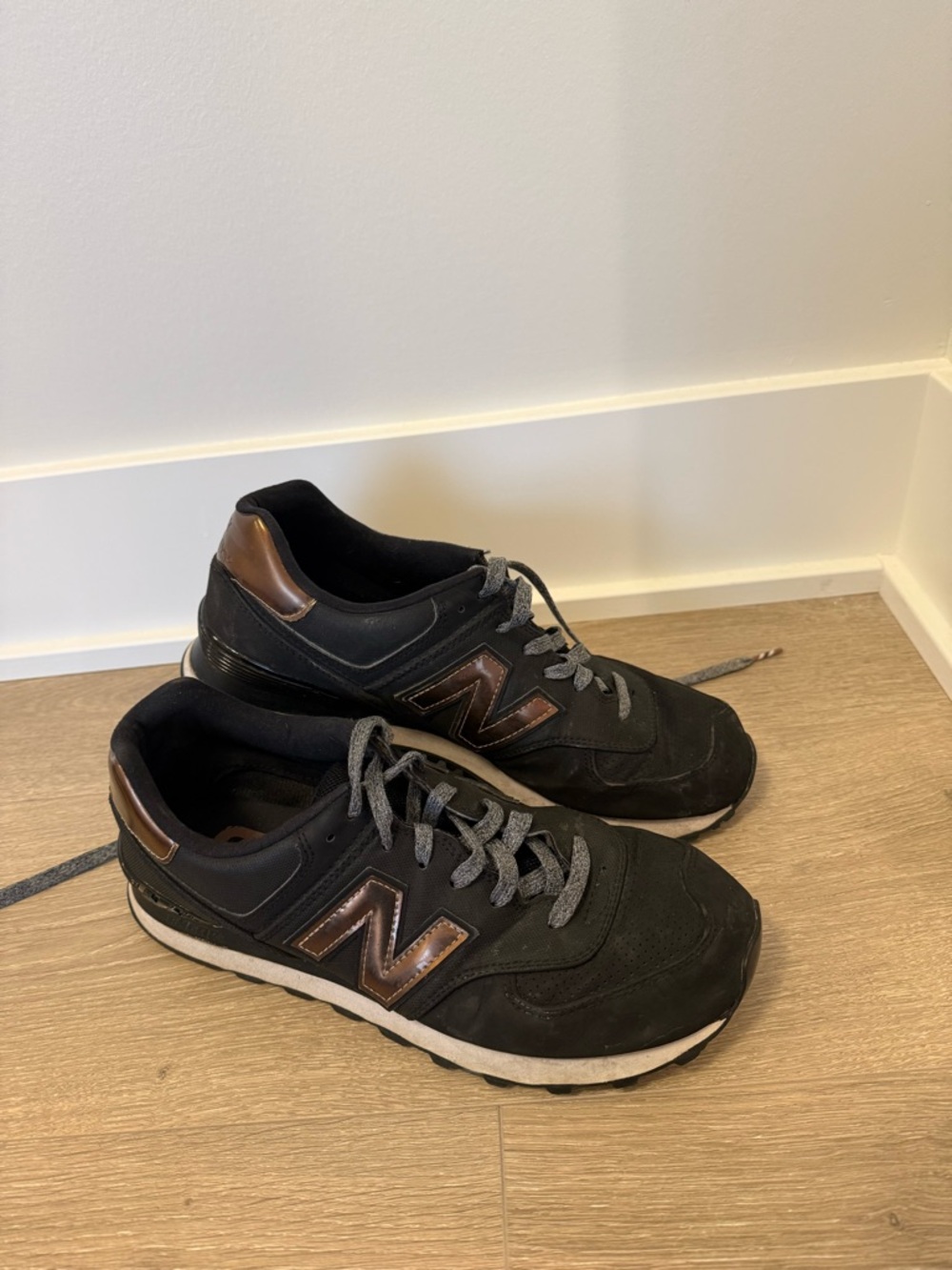 New Balance Women’s Black & Rose Gold size 10 574 Lifestyle Sneaker
